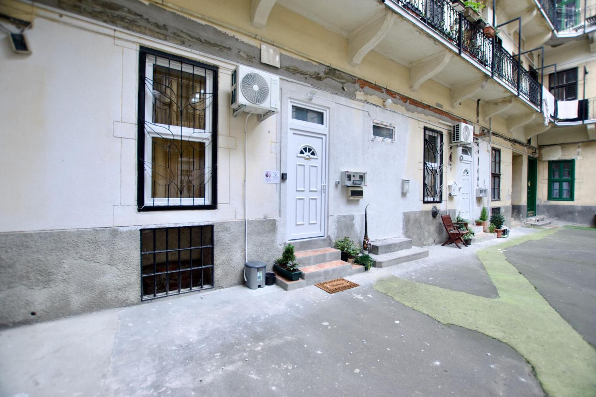 Studio Apartment By Hi5- Rozsa Street Budapest Esterno foto
